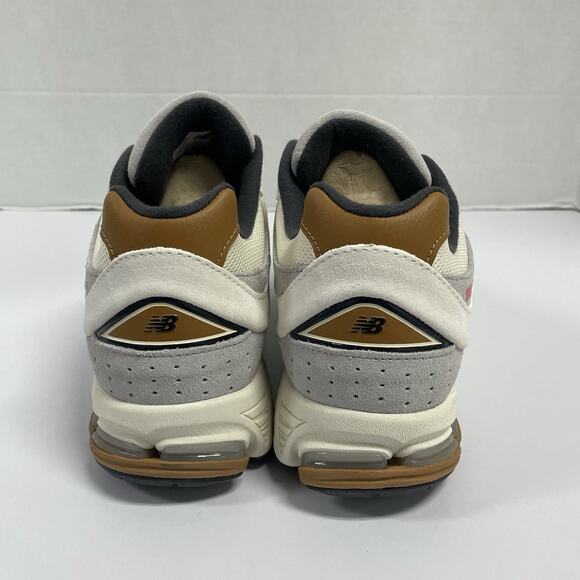 New Balance 2002R Warm Alpaca M2002RQW Size 7.5 Men White Suede Workout Sneakers main image 4